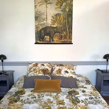 D'hotes, Aux Tuileries Frühstückspension